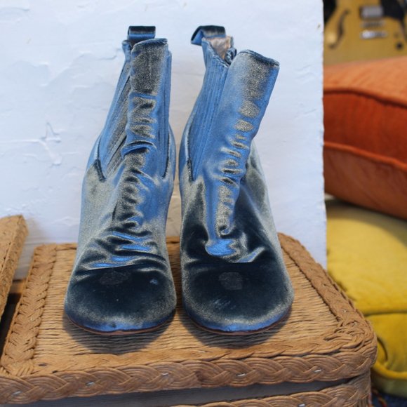 Blue velvet boots - Picture 3 of 7